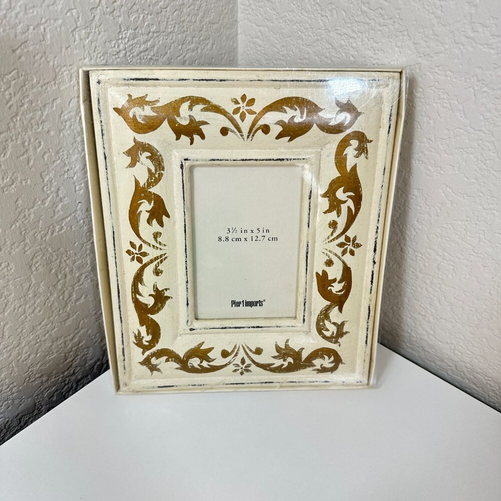 NWT VTG Pier 1 Wood Picture Frame Whitewash Cadre Blanchi Gold Stencil 3.5" x 5" - Picture 3 of 9